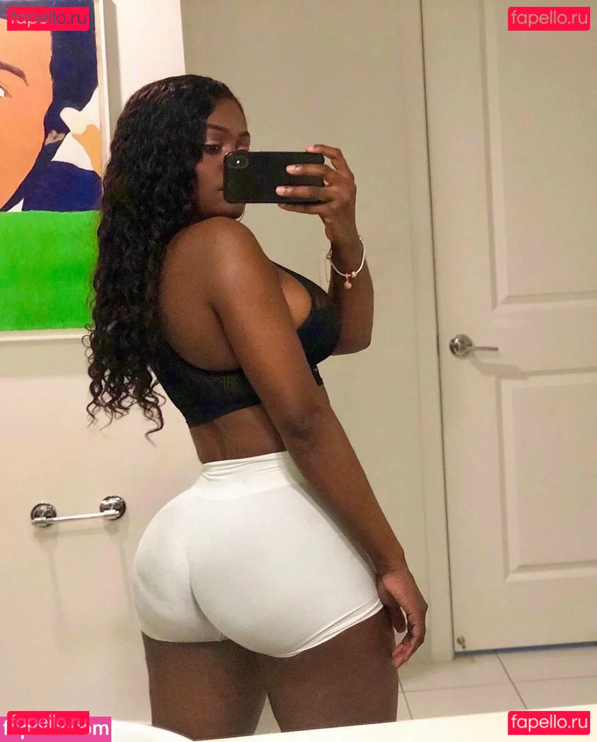 Babeth Lando Onlyfans Photo Gallery 