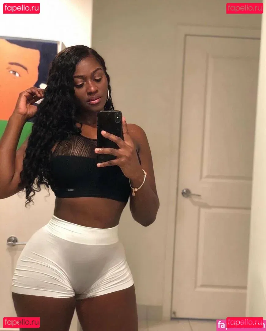 Babeth Lando Onlyfans Photo Gallery 