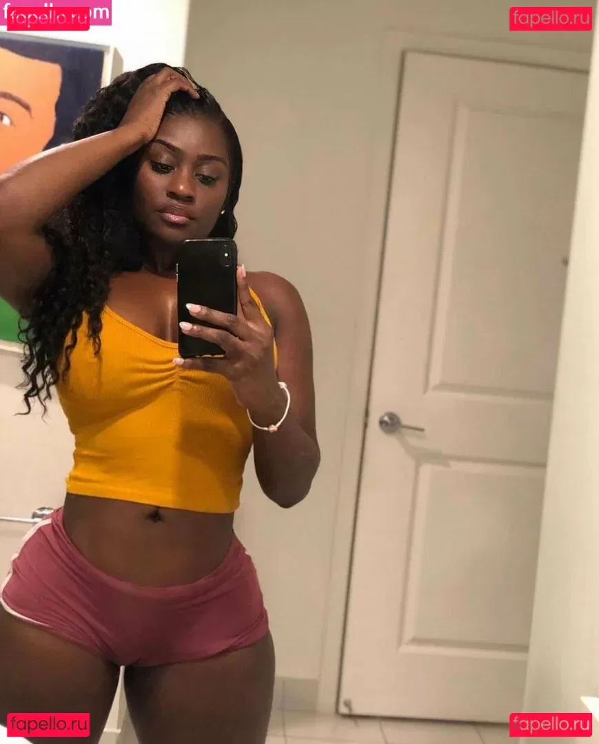 Babeth Lando Onlyfans Photo Gallery 