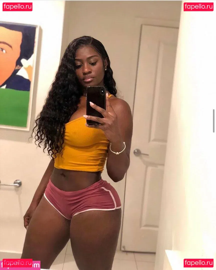 Babeth Lando Onlyfans Photo Gallery 