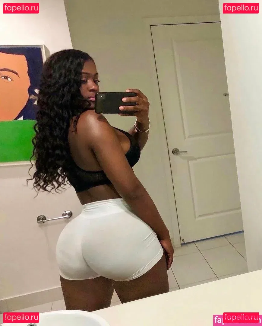 Babeth Lando Onlyfans Photo Gallery 