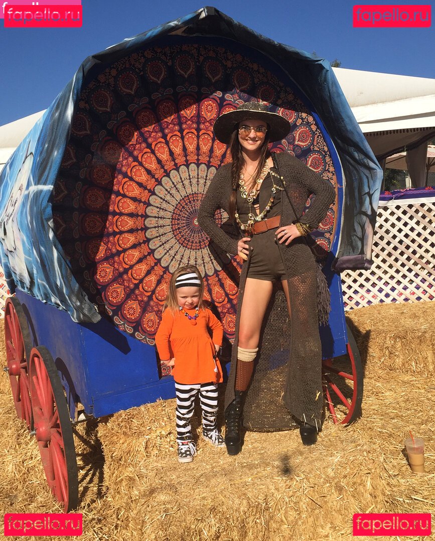 Madeline Carroll Nude Onlyfans Photo 42