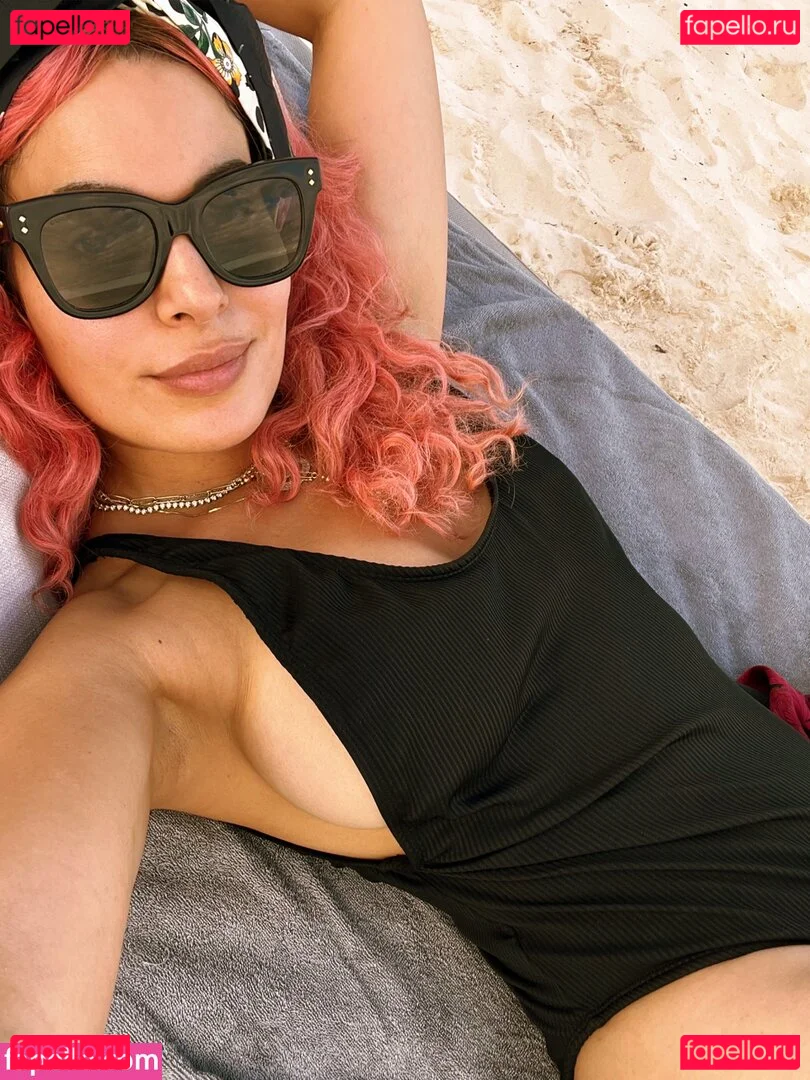 Nadine Velazquez Onlyfans Photo Gallery 