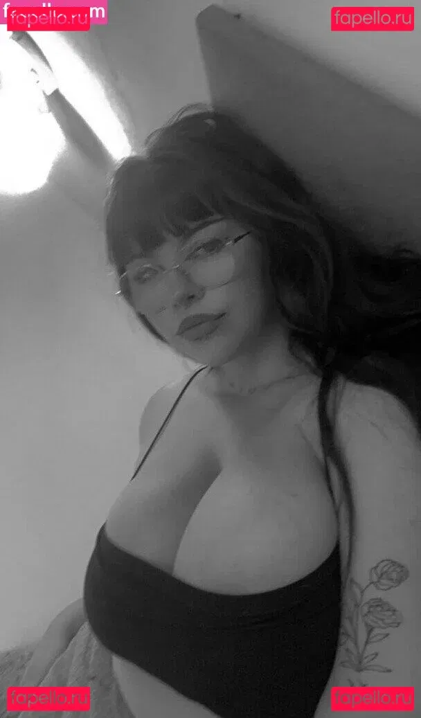 ladletsunade Onlyfans Photo Gallery 