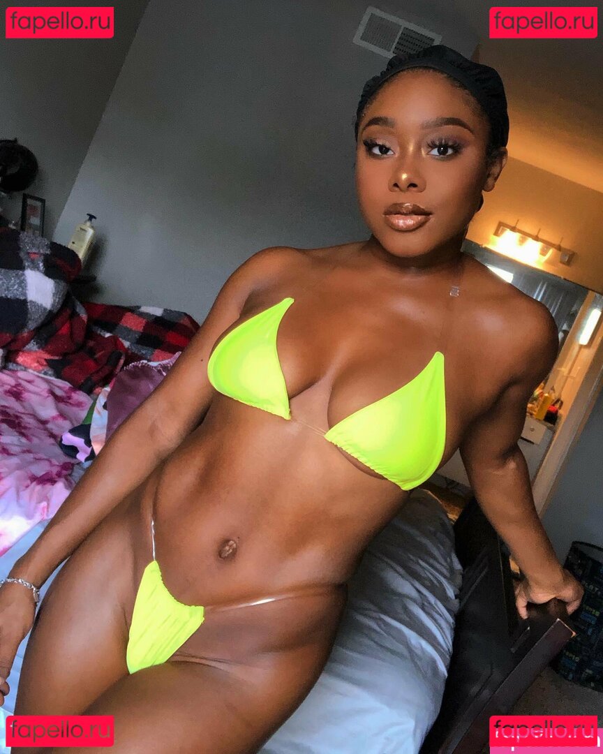 Lea'h Sampson Nude Onlyfans Photo 13