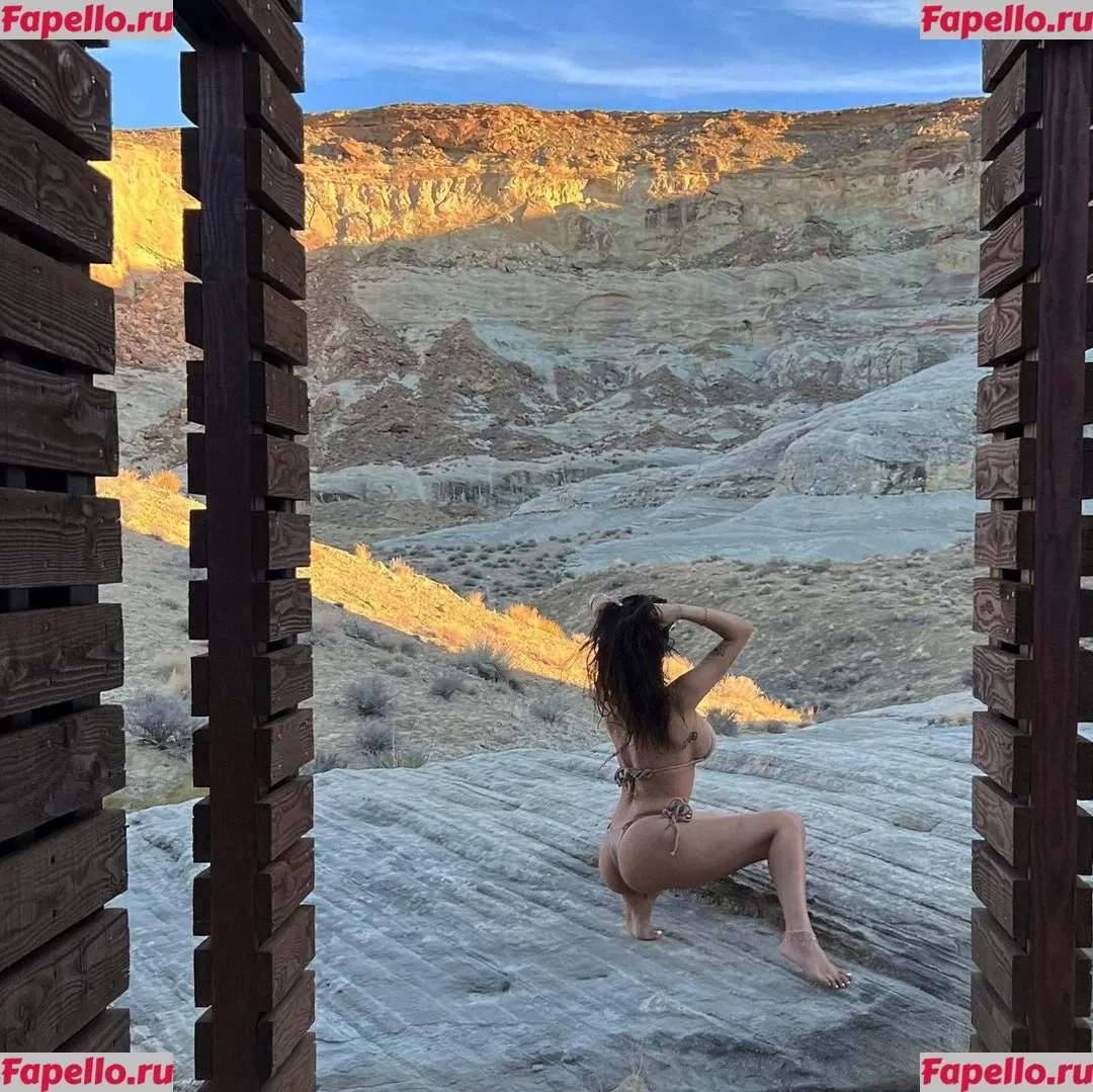 Mia Khalifa Onlyfans Photo Gallery 