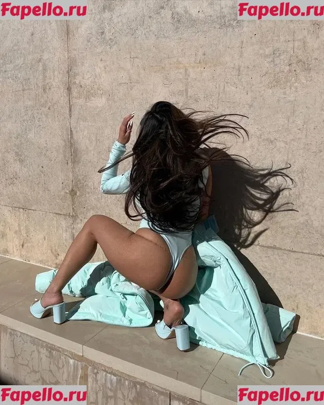 Mia Khalifa Onlyfans Photo Gallery 