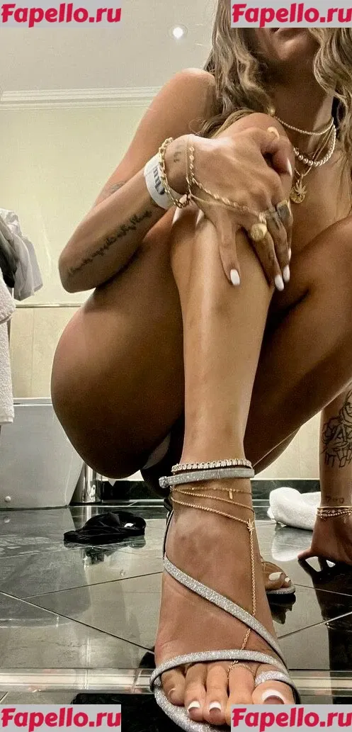 Mia Khalifa Onlyfans Photo Gallery 
