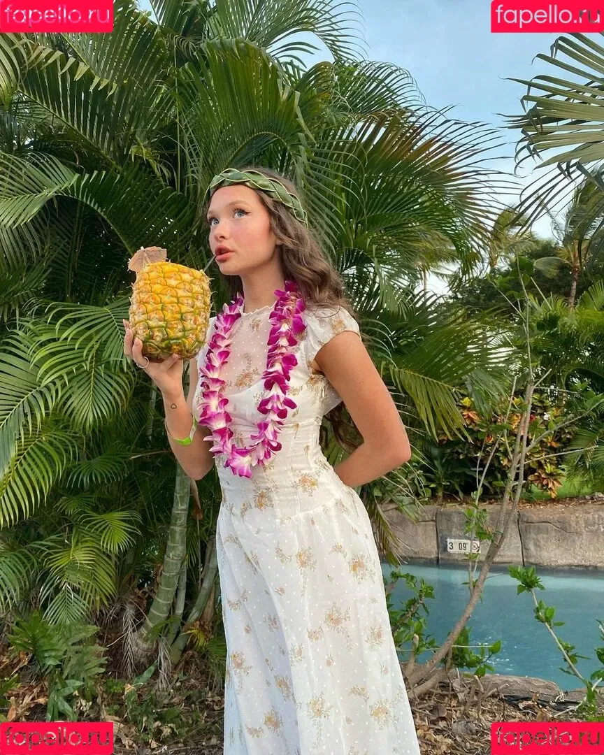 Zoe Colletti Onlyfans Photo Gallery 