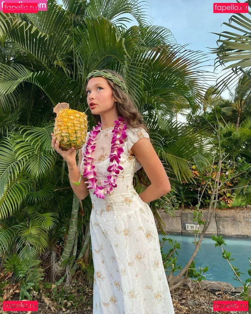 Zoe Colletti Onlyfans Photo Gallery 