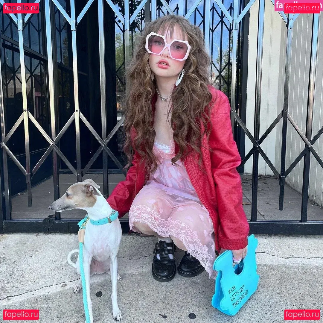 Zoe Colletti Onlyfans Photo Gallery 