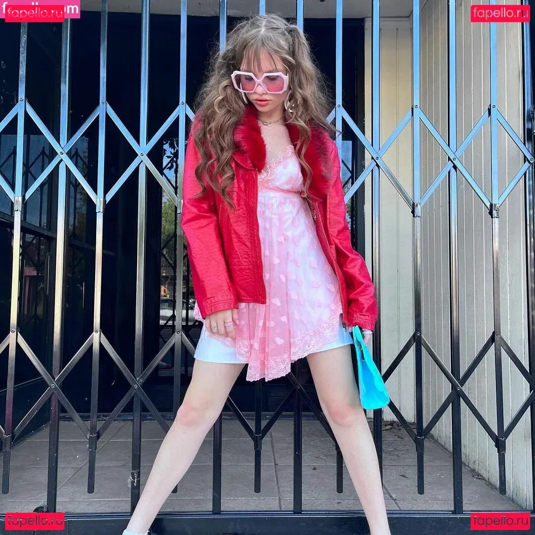 Zoe Colletti Onlyfans Photo Gallery 