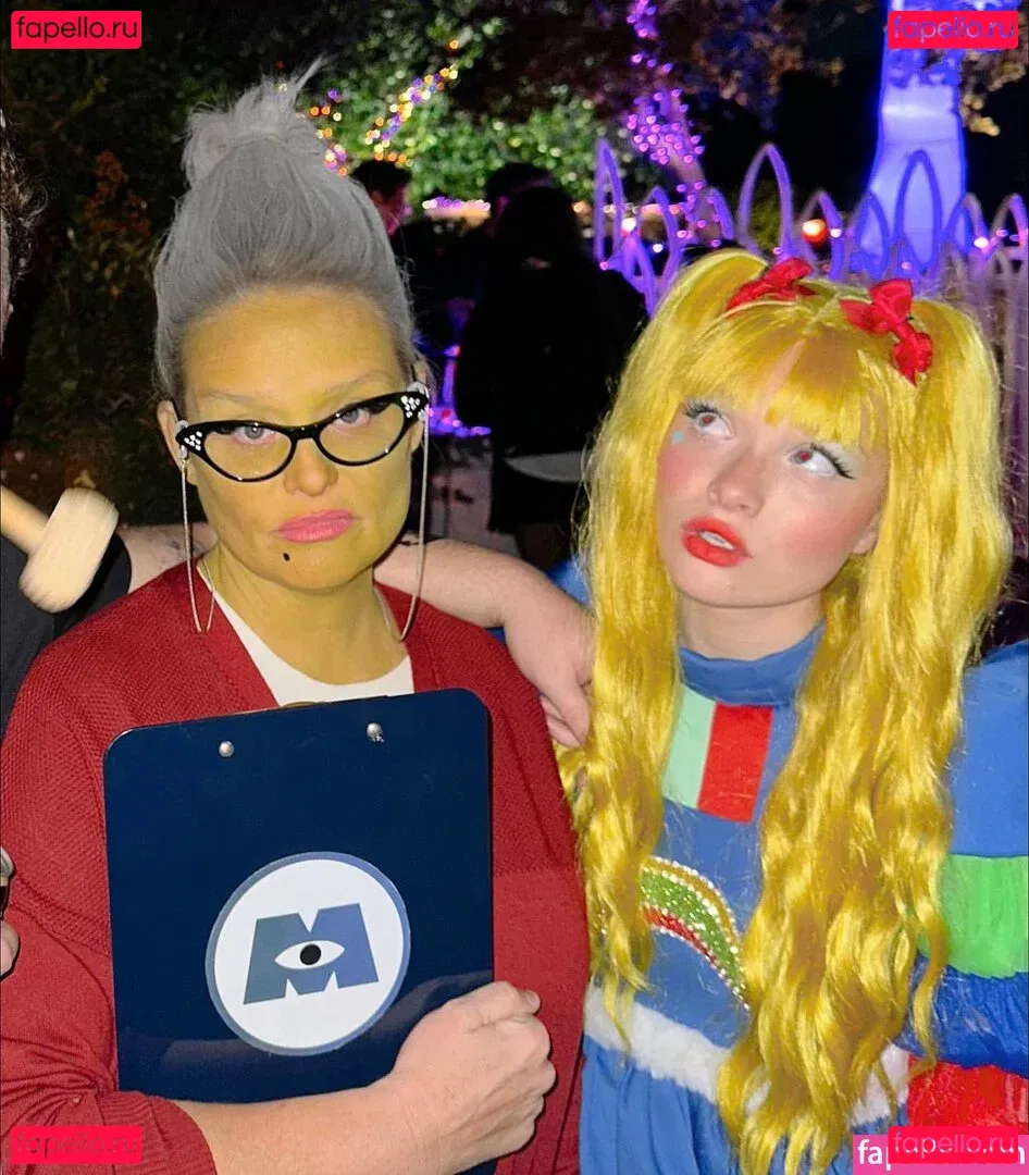 Zoe Colletti Onlyfans Photo Gallery 