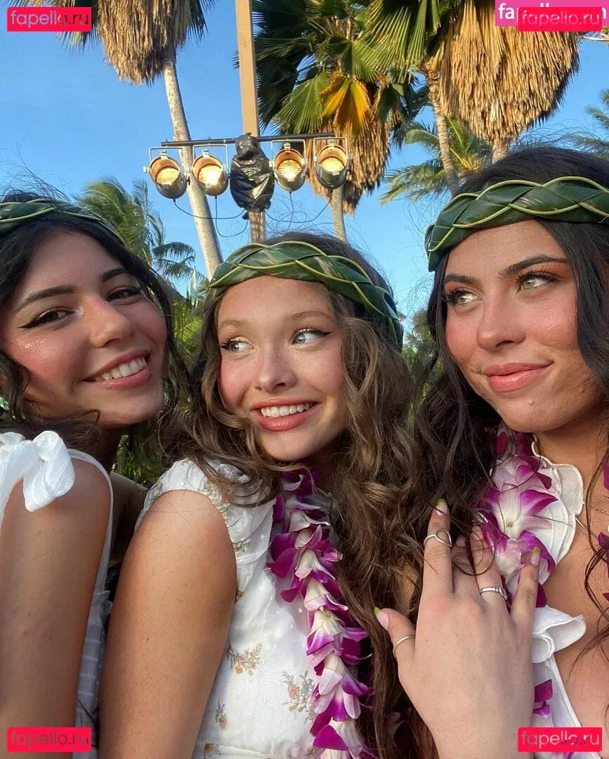 Zoe Colletti Onlyfans Photo Gallery 