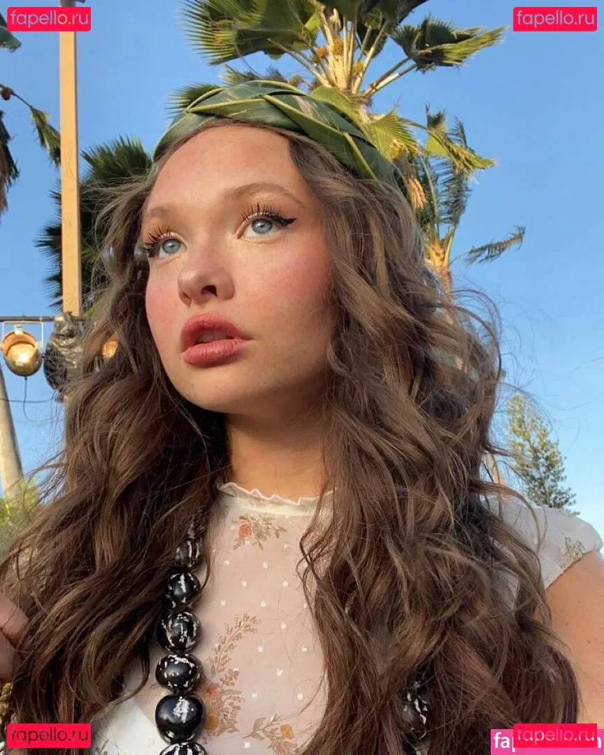 Zoe Colletti Onlyfans Photo Gallery 