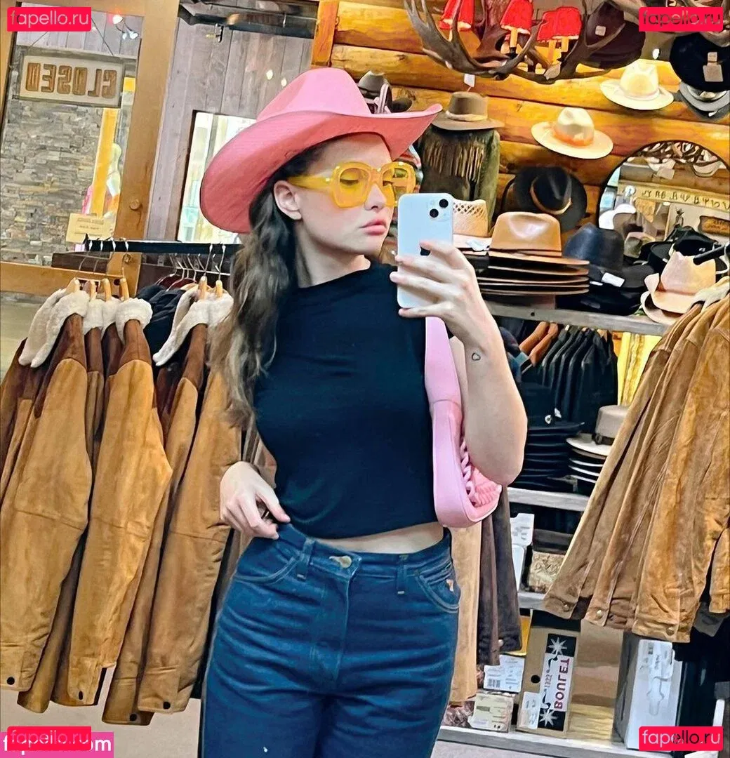 Zoe Colletti Onlyfans Photo Gallery 