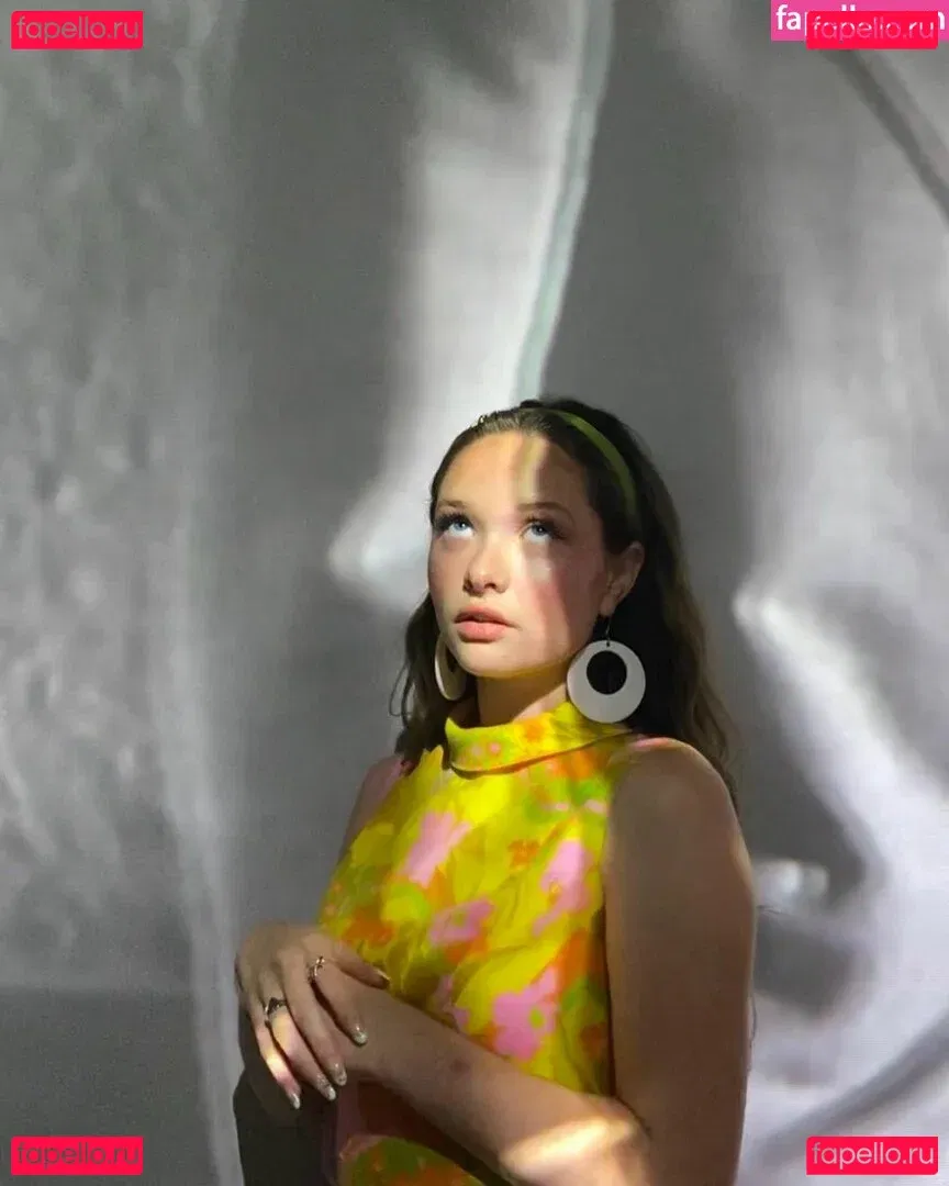 Zoe Colletti Onlyfans Photo Gallery 