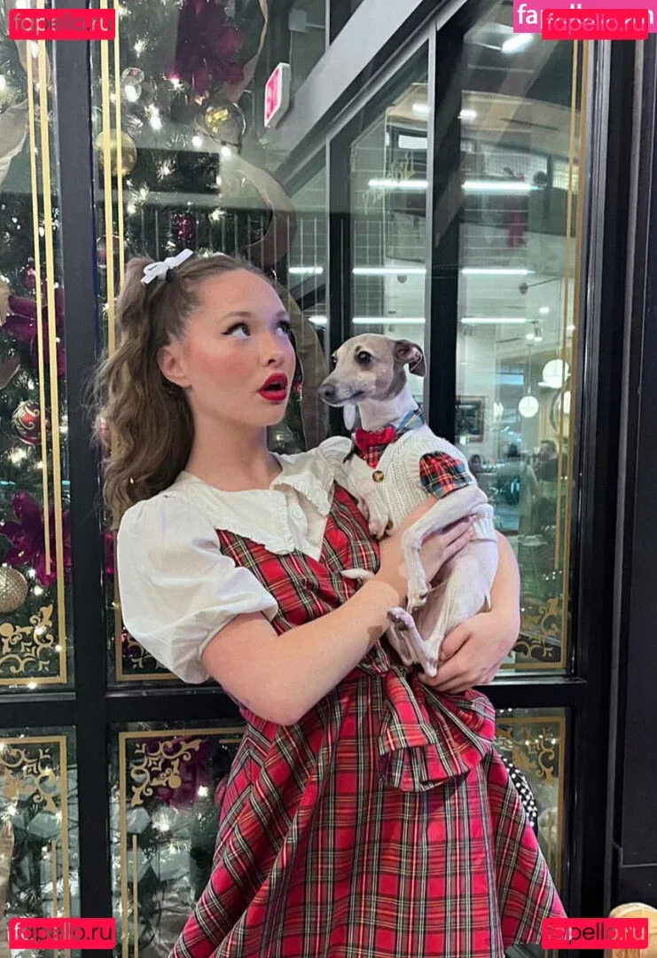 Zoe Colletti Onlyfans Photo Gallery 