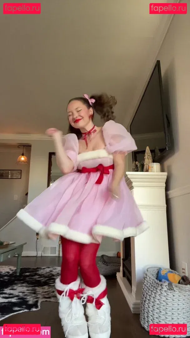 Zoe Colletti Onlyfans Photo Gallery 