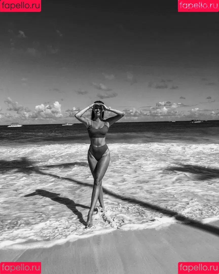 Izabella Krzan Onlyfans Photo Gallery 