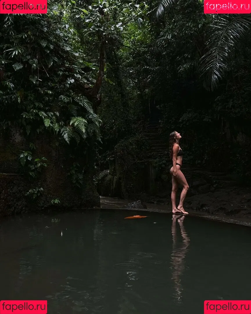 Izabella Krzan Onlyfans Photo Gallery 