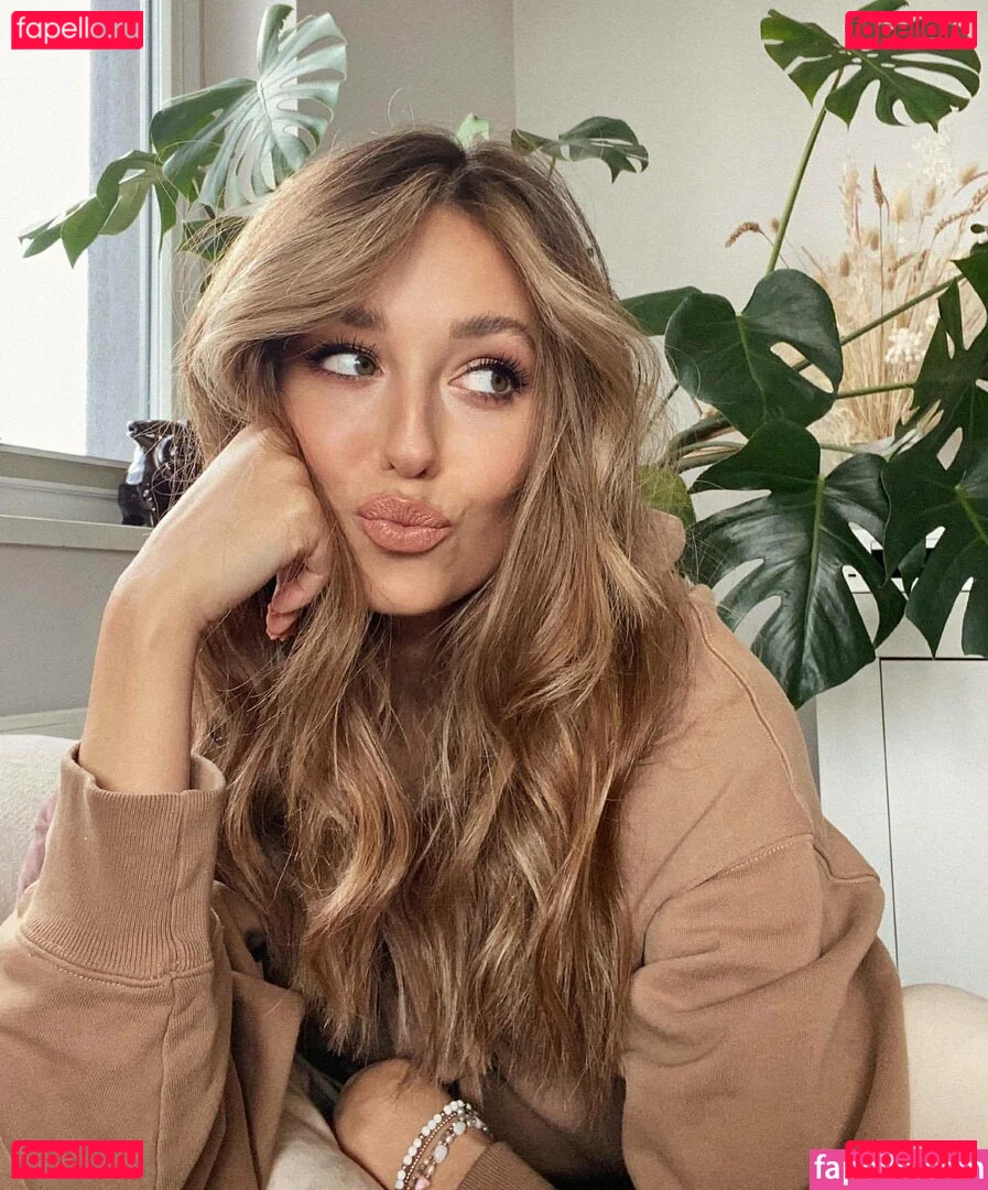 Izabella Krzan Onlyfans Photo Gallery 