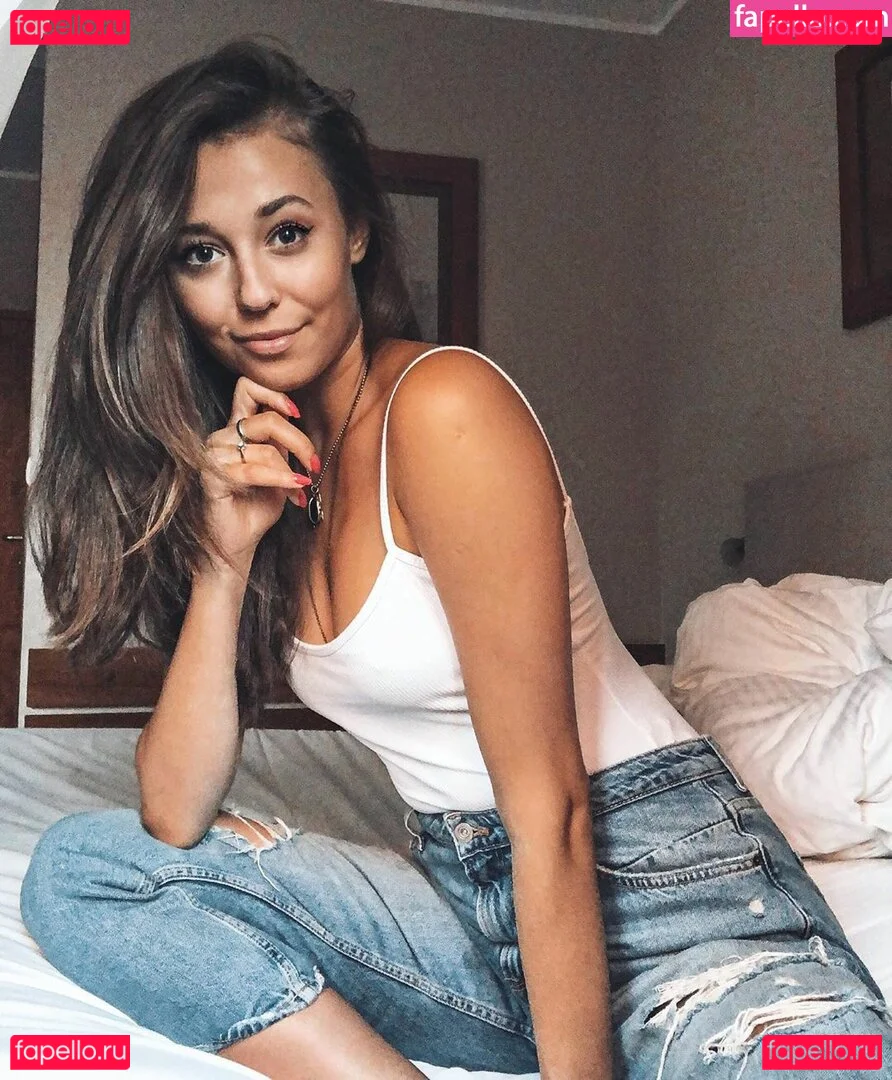 Izabella Krzan Onlyfans Photo Gallery 