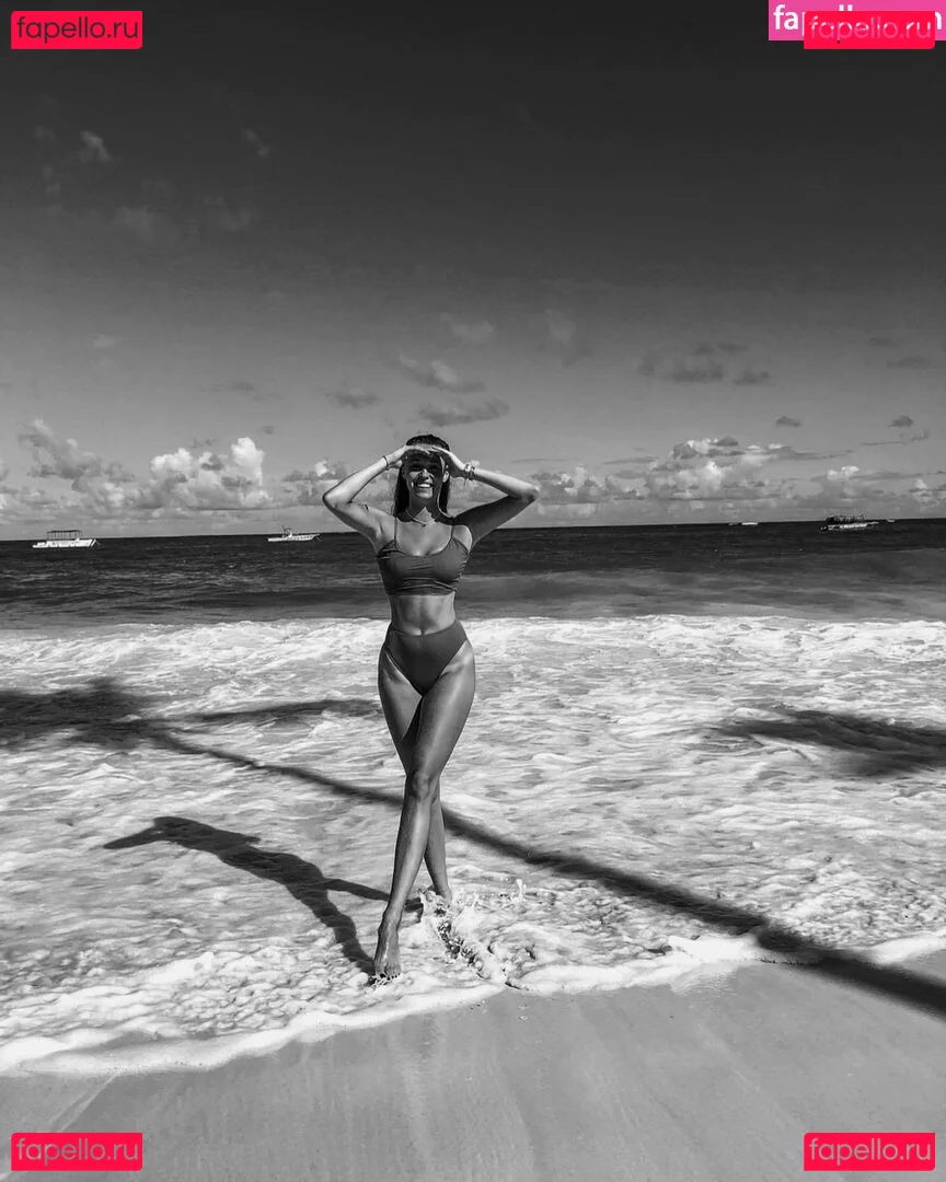 Izabella Krzan Onlyfans Photo Gallery 