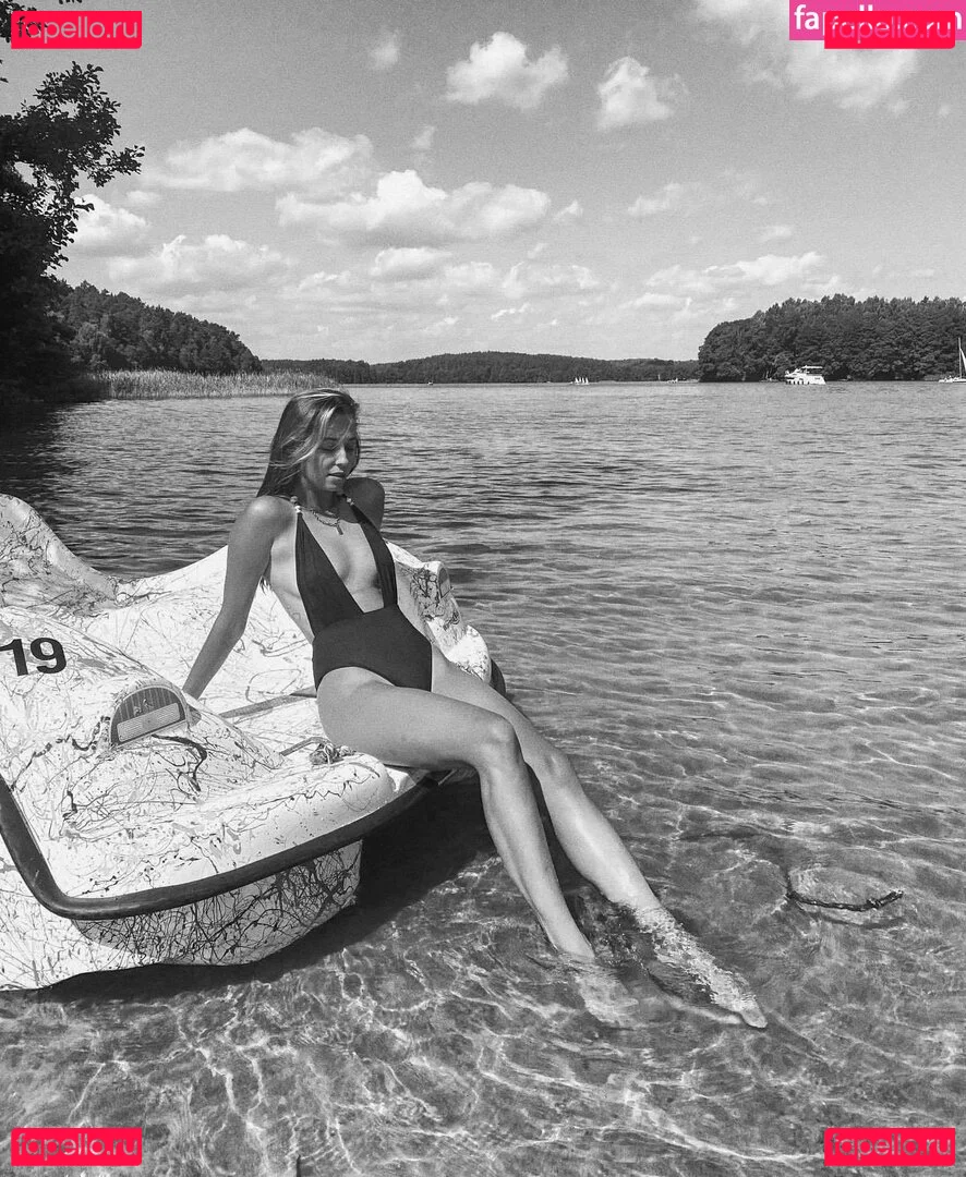 Izabella Krzan Onlyfans Photo Gallery 