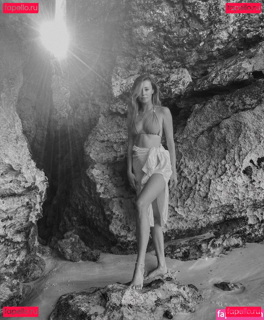 Izabella Krzan Onlyfans Photo Gallery 