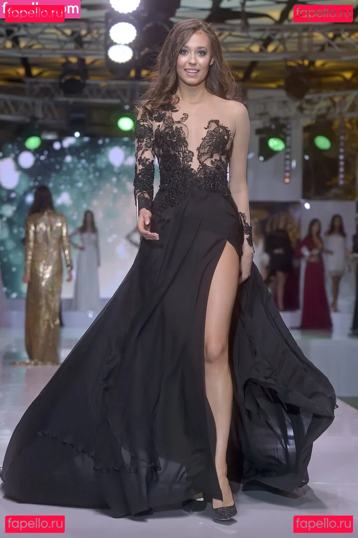 Izabella Krzan Onlyfans Photo Gallery 