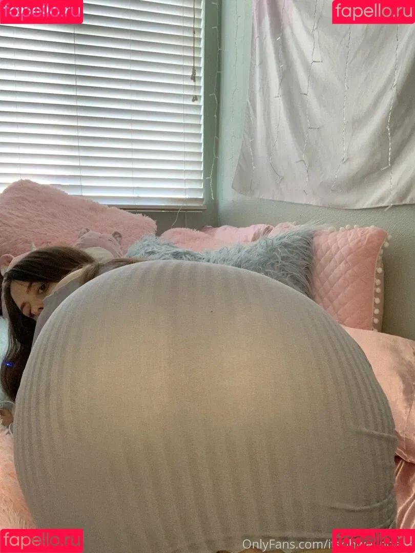 strawbrrymilk Onlyfans Photo Gallery 