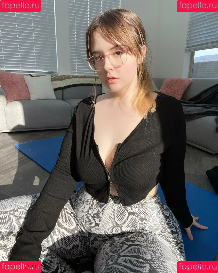 strawbrrymilk Onlyfans Photo Gallery 