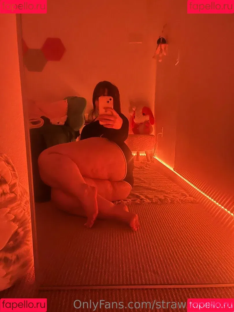 strawbrrymilk Onlyfans Photo Gallery 