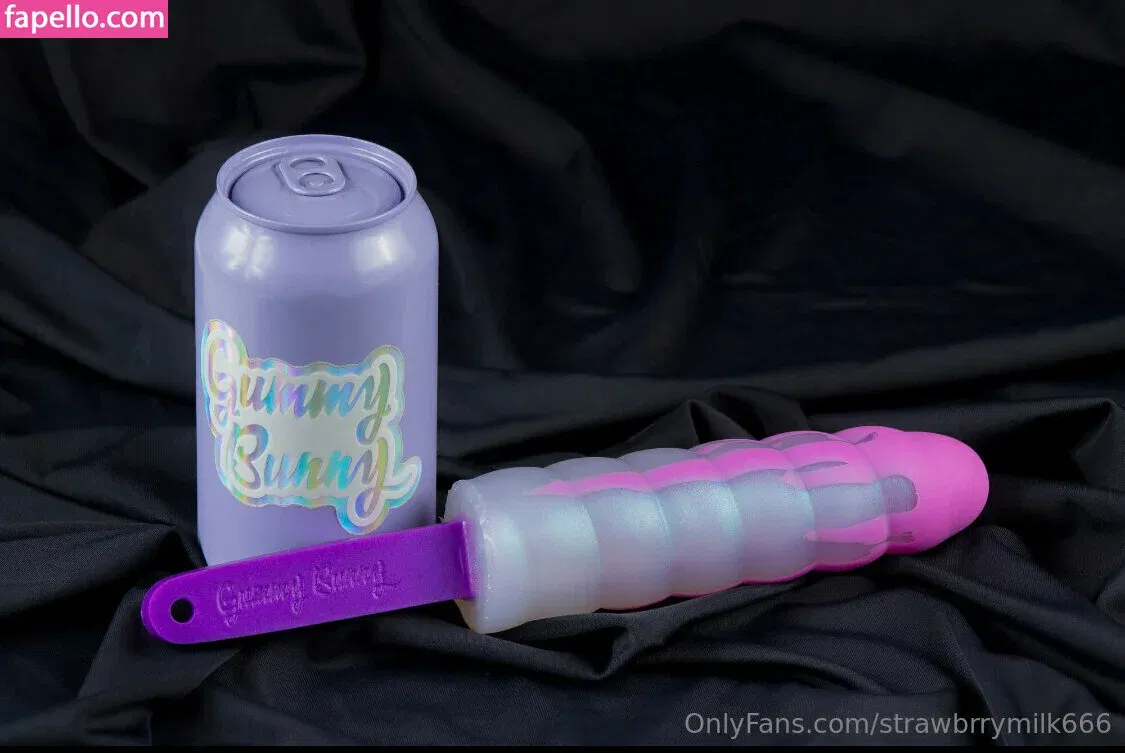 strawbrrymilk Onlyfans Photo Gallery 