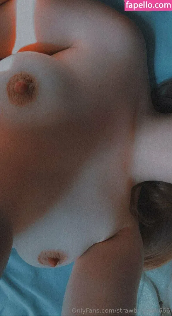 strawbrrymilk Onlyfans Photo Gallery 