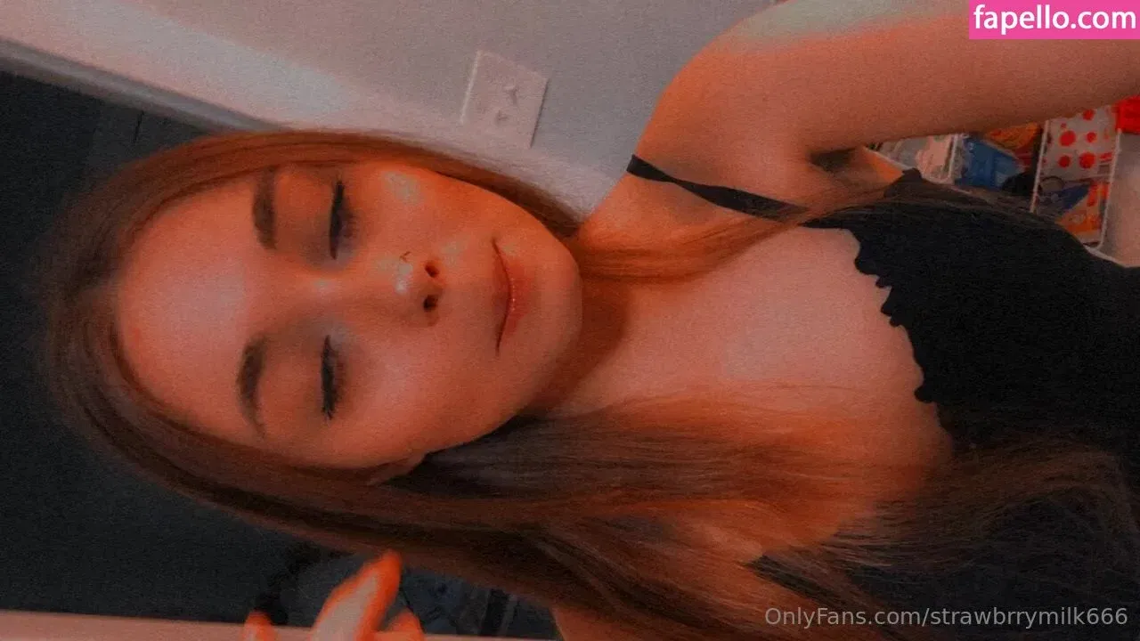 strawbrrymilk Onlyfans Photo Gallery 