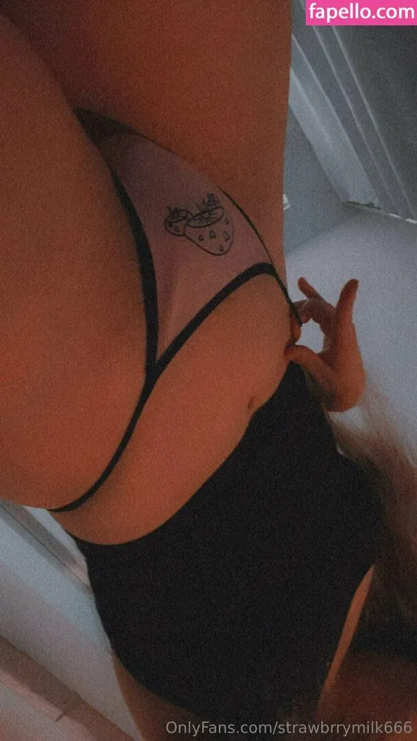 strawbrrymilk Onlyfans Photo Gallery 