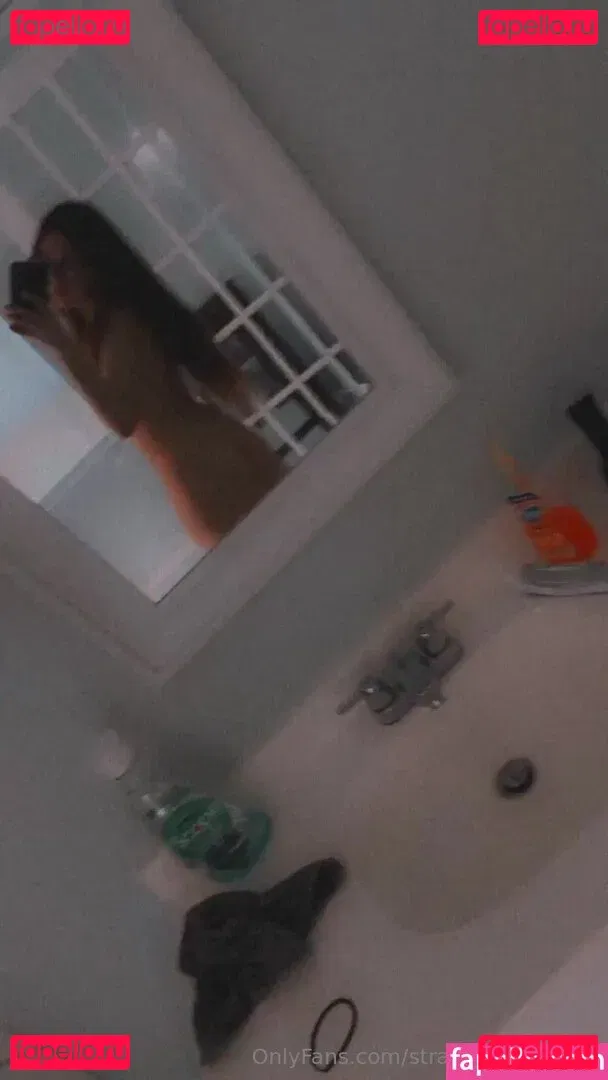 strawbrrymilk Onlyfans Photo Gallery 