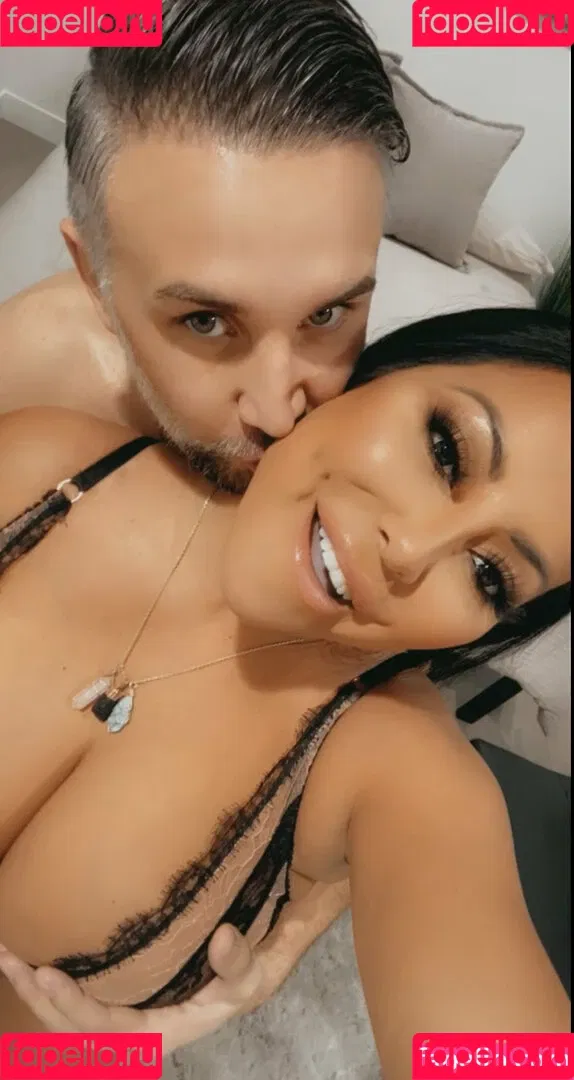 theonlykiaramia Onlyfans Photo Gallery 
