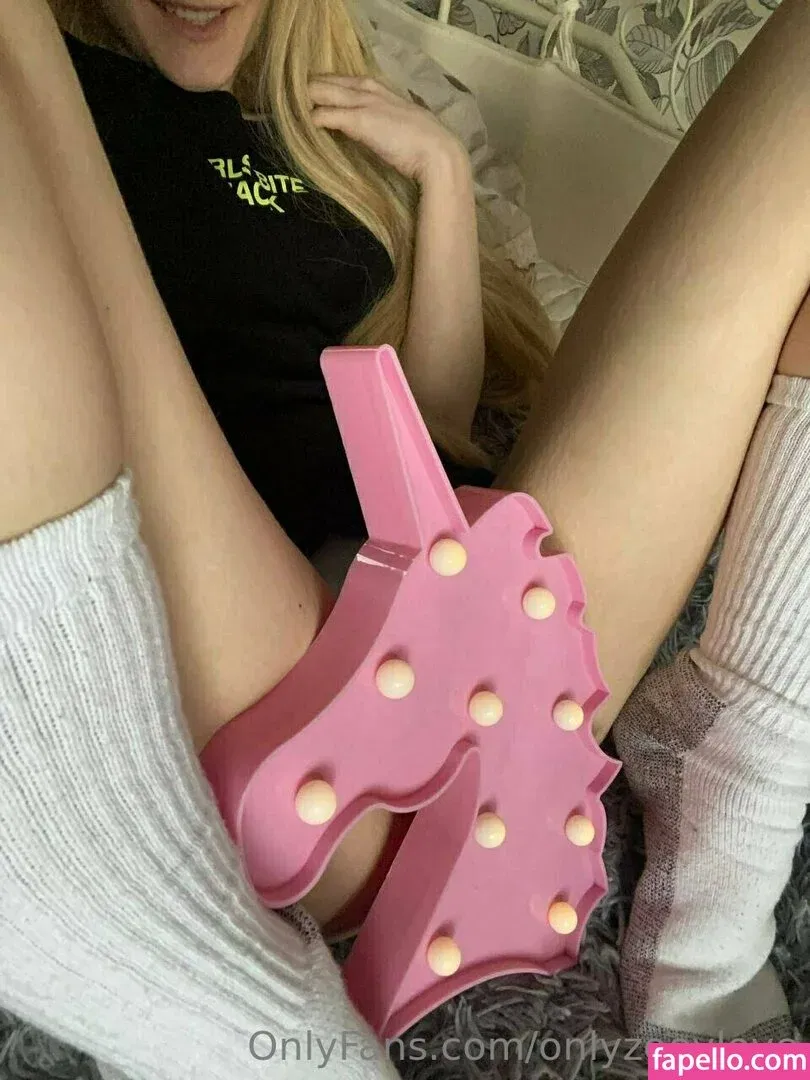 onlyzoeylove Onlyfans Photo Gallery 