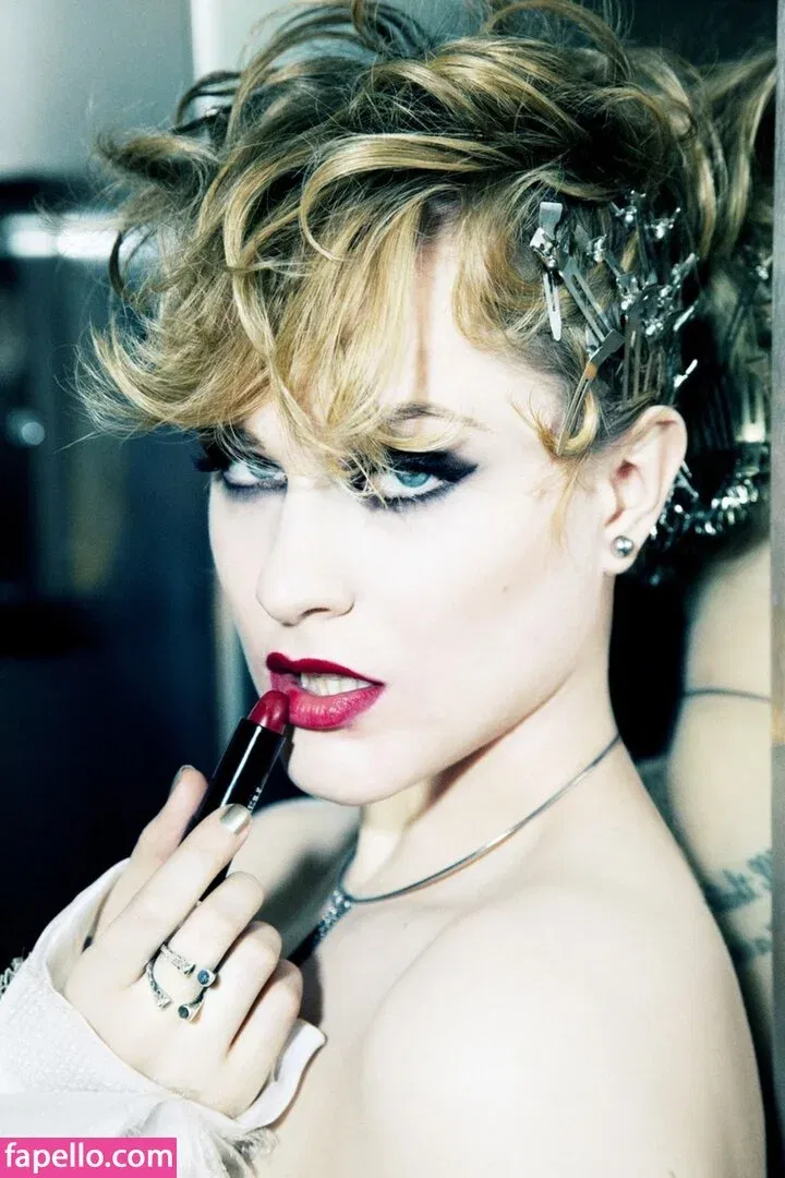 Evan Rachel Wood Onlyfans Photo Gallery 
