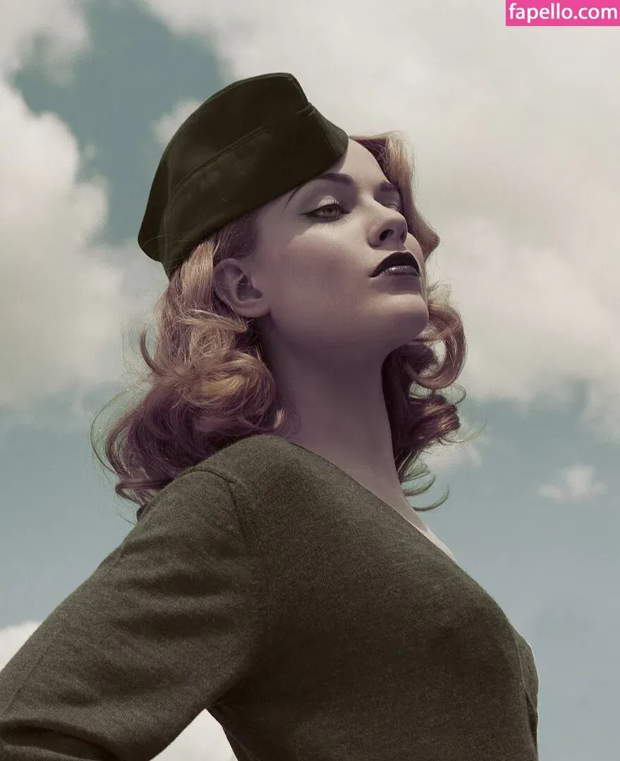 Evan Rachel Wood Onlyfans Photo Gallery 