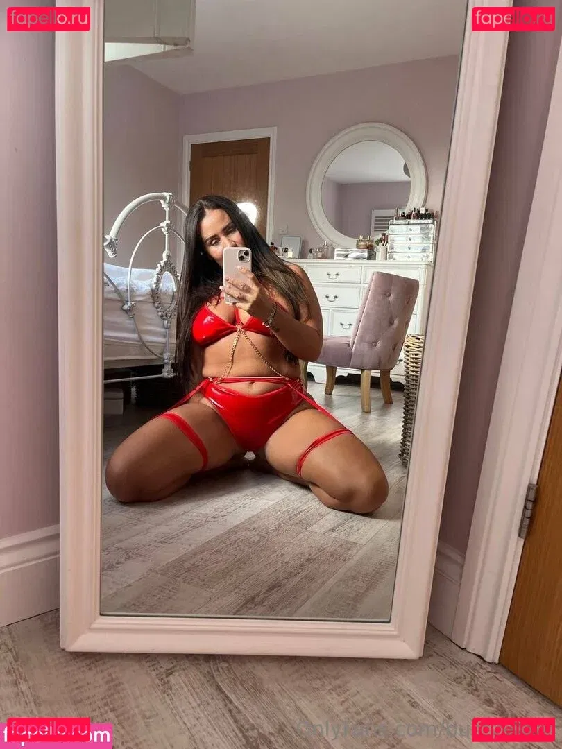 bustylottie Onlyfans Photo Gallery 