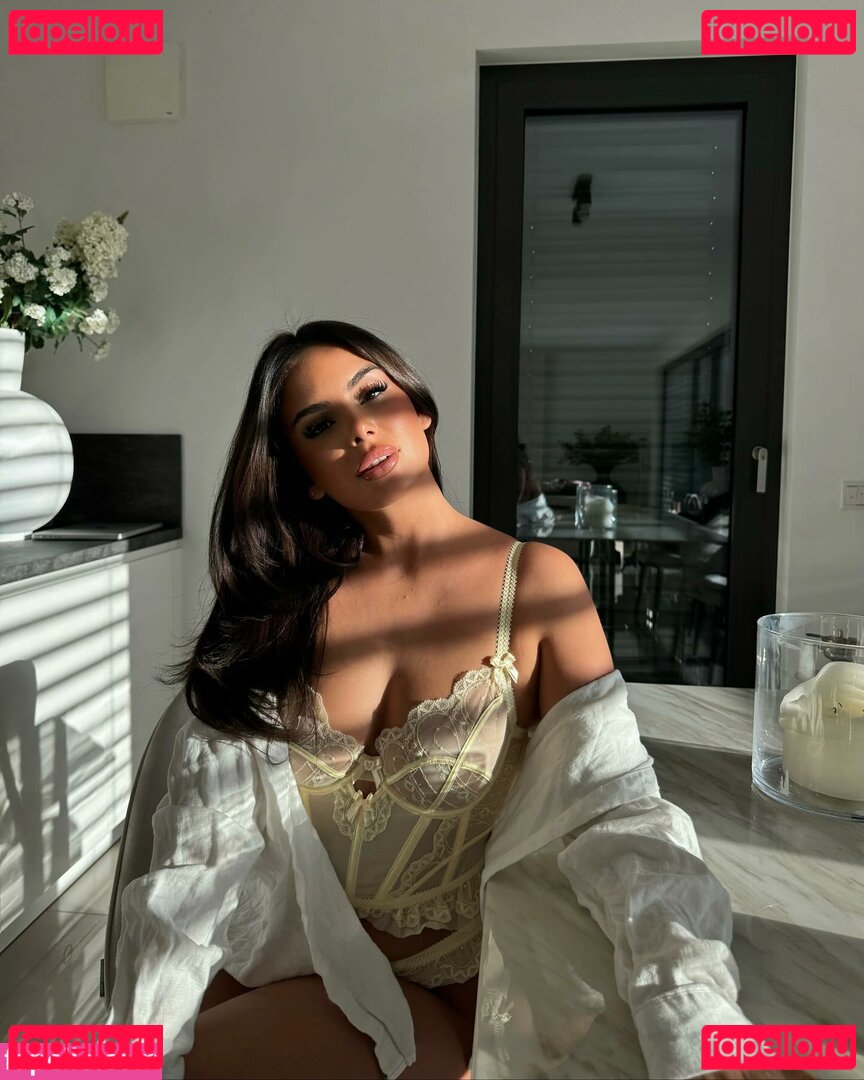 Jasmin Azizam Nude Onlyfans Photo 36