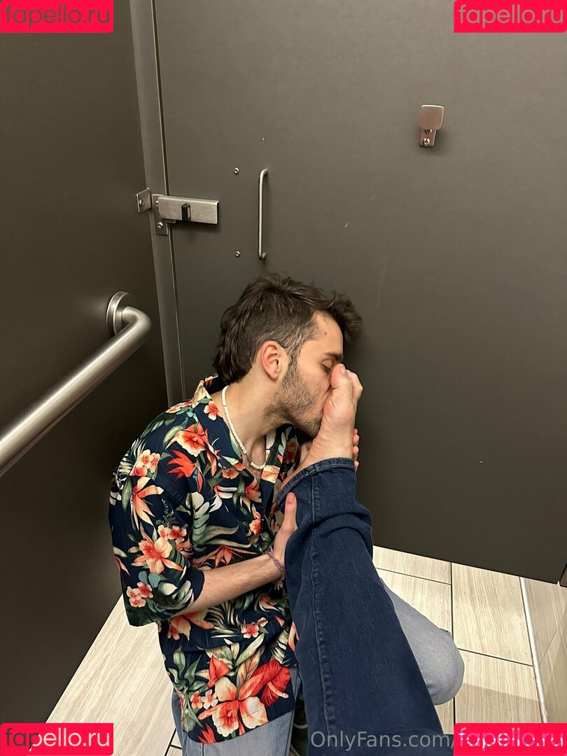 size16feet Onlyfans Photo Gallery 