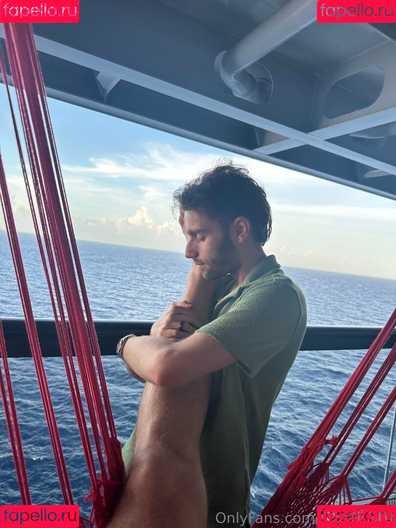 size16feet Onlyfans Photo Gallery 