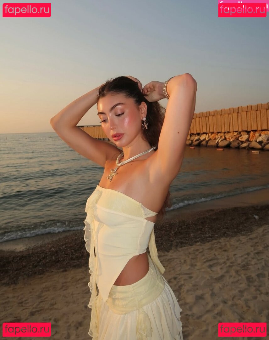 Saby Hesri Nude Onlyfans Photo 6