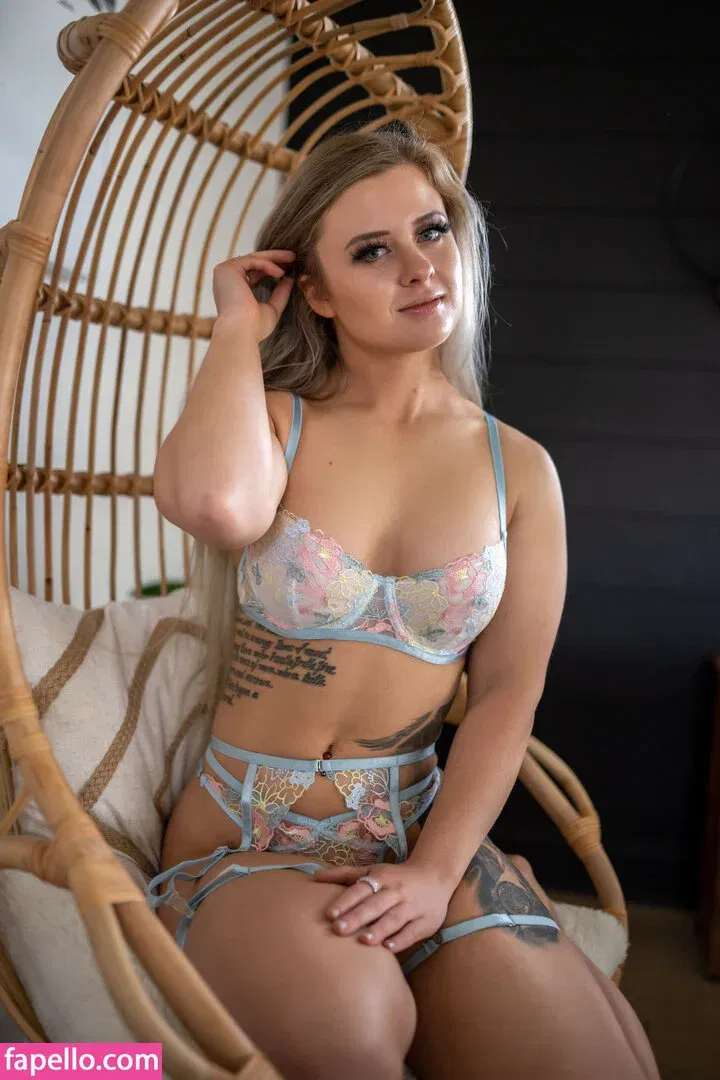 Shelby Dueitt Onlyfans Photo Gallery 