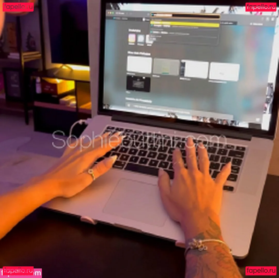 Sophie Buttini Onlyfans Photo Gallery 